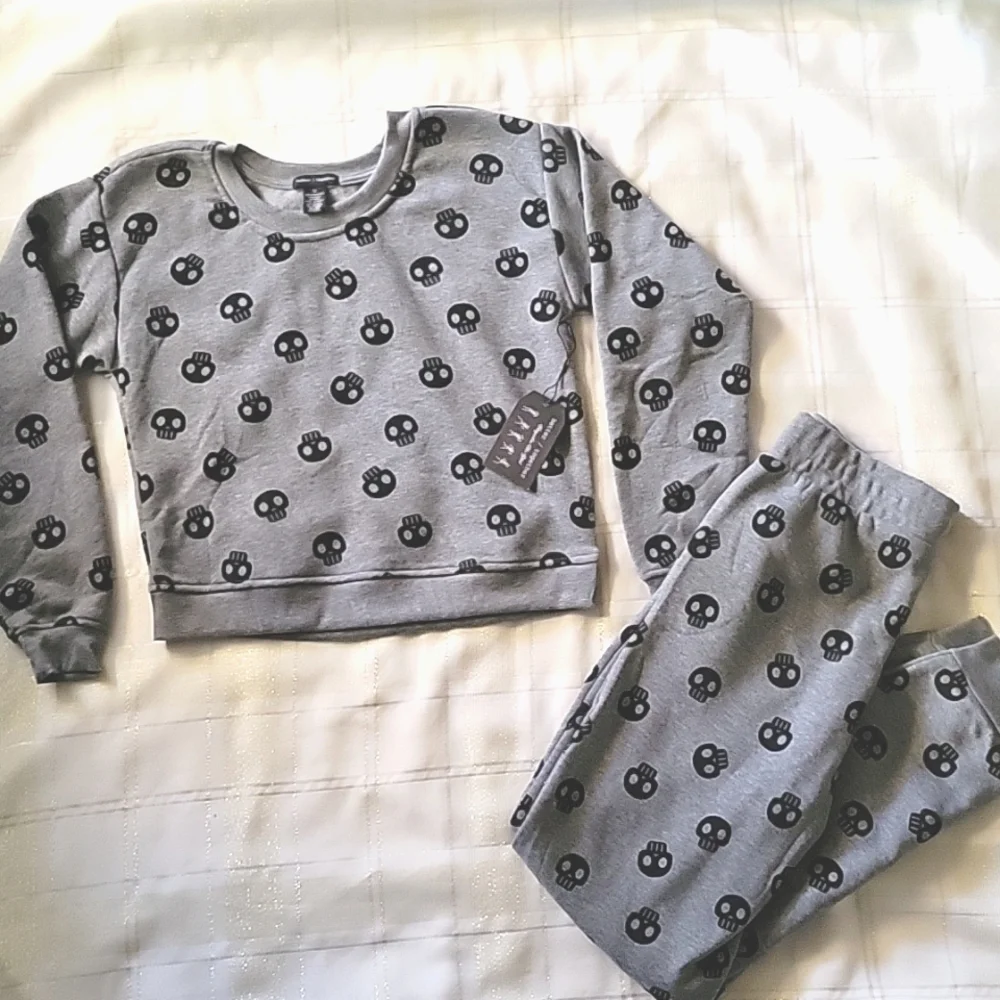 NWT Skull Crop Sweater & Sweats Set - Picture 1 of 11